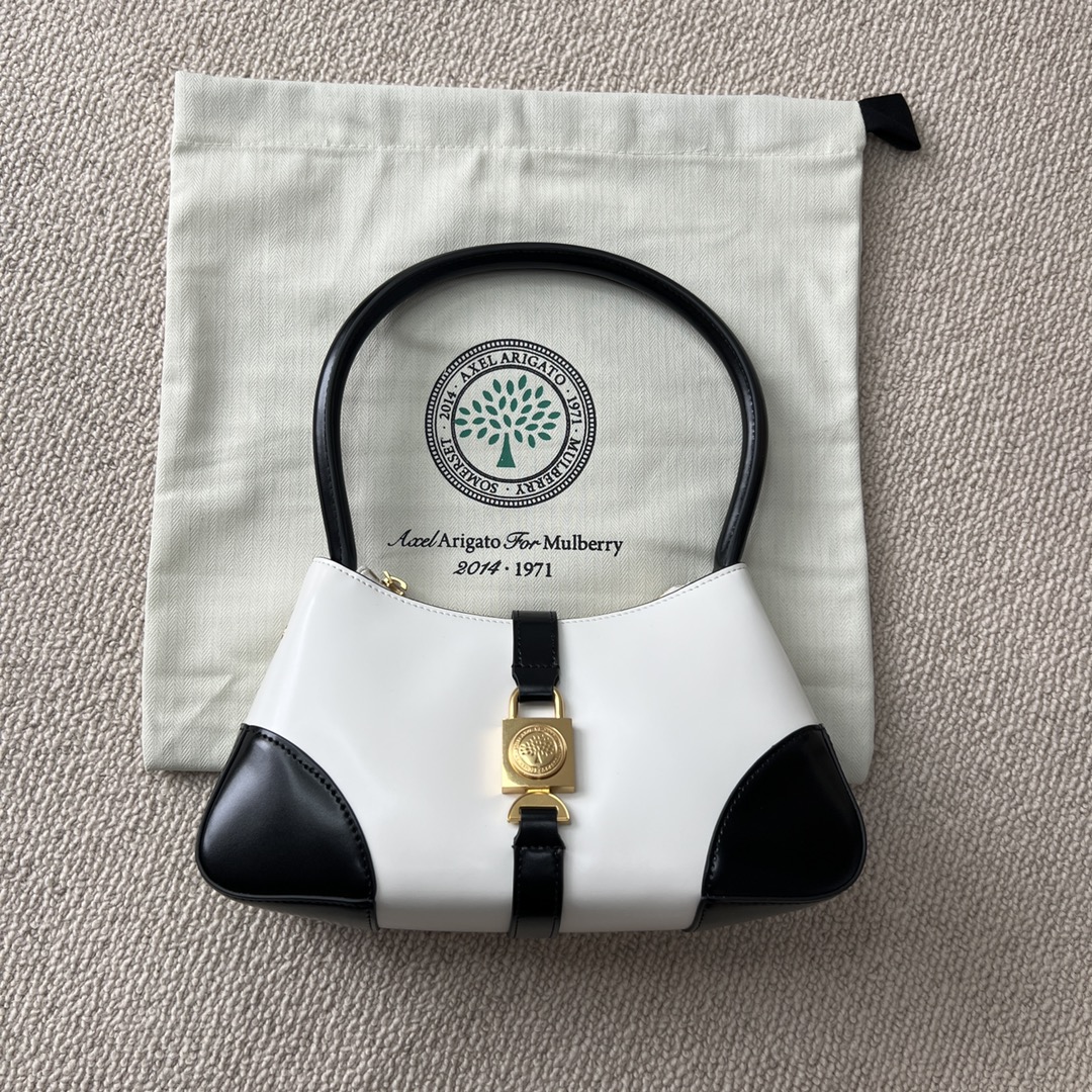 The latest Mulberry armpit bag is on sale at the counter