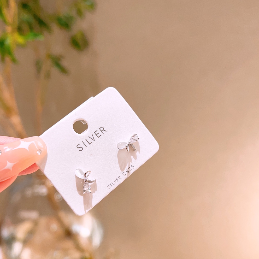 ミニマルアレルギー対応シルバーイヤリングシルバー 婚姻届提出