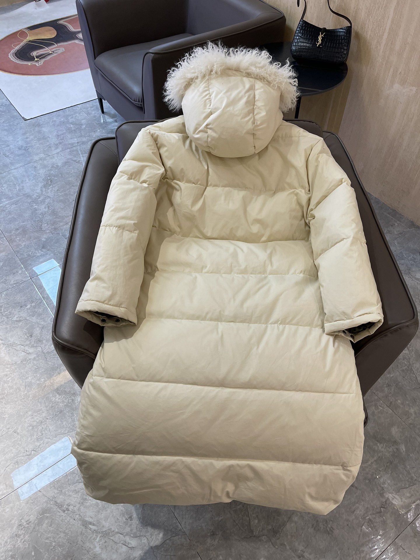 T9926#羽绒服特价‼️ML
gucci 羊羔毛领 双Glogo 90% 白鹅绒 长款 羽绒服 米白色