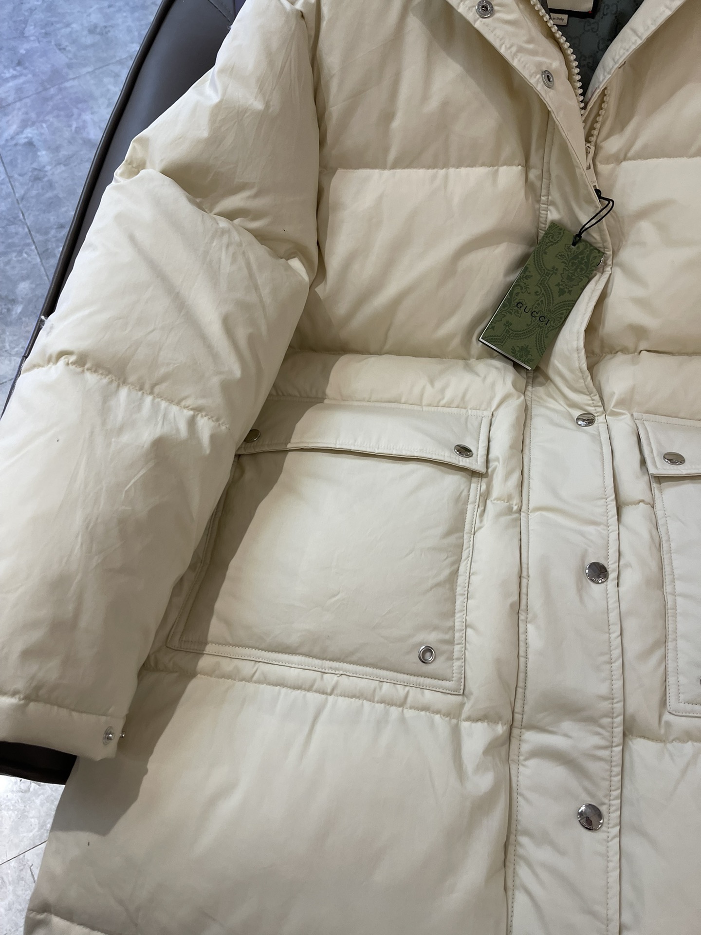 T9926#羽绒服特价‼️ML
gucci 羊羔毛领 双Glogo 90% 白鹅绒 长款 羽绒服 米白色