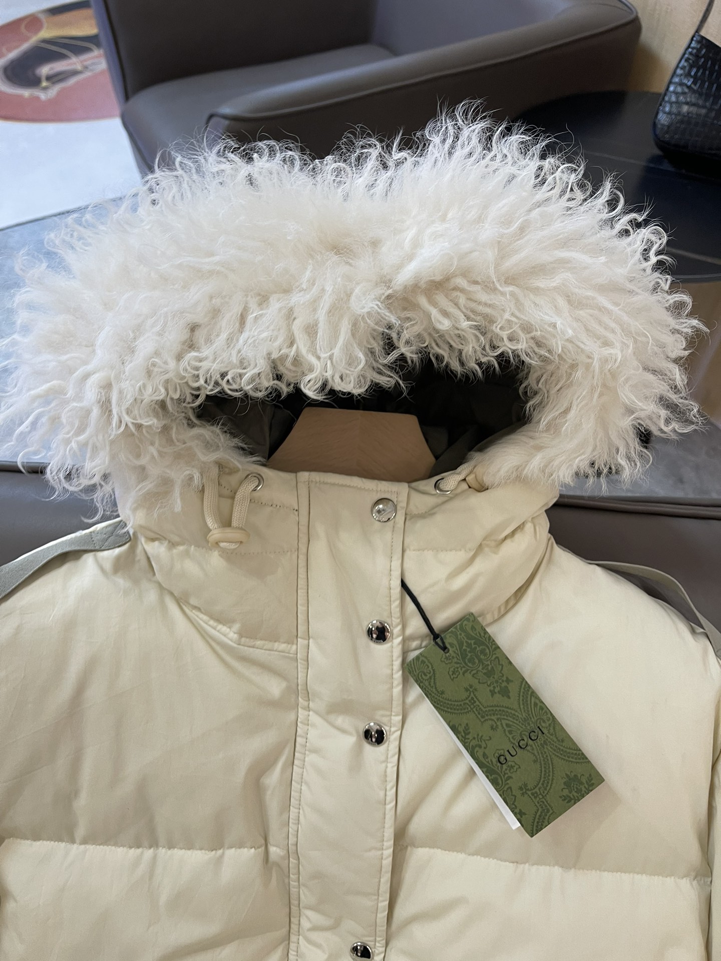 T9926#羽绒服特价‼️ML
gucci 羊羔毛领 双Glogo 90% 白鹅绒 长款 羽绒服 米白色
