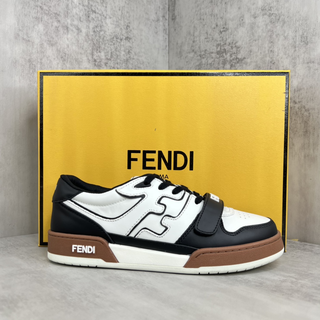 Fendi 新款上架 (莞产 ) Fendi 芬迪 23ss魔术贴 休闲鞋FENDI芬迪match最新 运动鞋 设计师Kim Jones打造的首款运动鞋fendi match 和LV驴牌的Trainer篮球运动鞋 鞋型差不多 添加了FF 的设计 鞋面采用麂皮和皮革拼接组合 侧面凸起的双F logo内里采用毛巾绒里 / 男款39-45