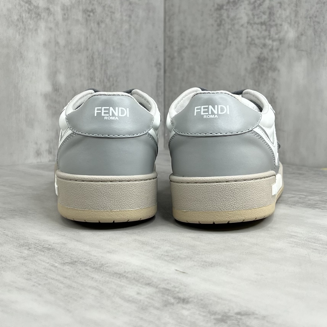 Fendi 新款上架 (莞产 ) Fendi 芬迪 23ss魔术贴 休闲鞋FENDI芬迪match最新 运动鞋 设计师Kim Jones打造的首款运动鞋fendi match 和LV驴牌的Trainer篮球运动鞋 鞋型差不多 添加了FF 的设计 鞋面采用麂皮和皮革拼接组合 侧面凸起的双F logo内里采用毛巾绒里 / 男款39-45