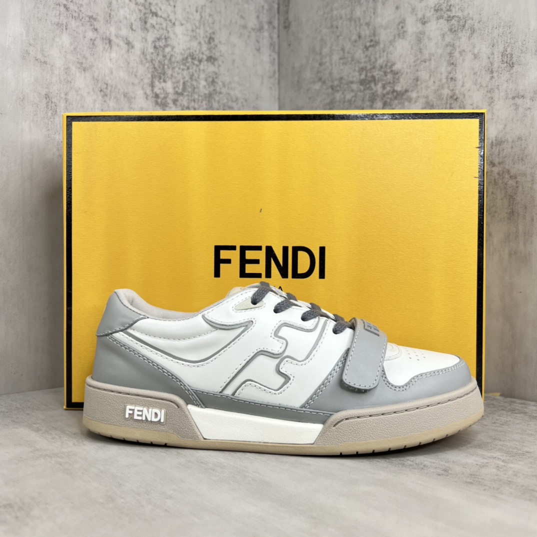 Fendi 新款上架 (莞产 ) Fendi 芬迪 23ss魔术贴 休闲鞋FENDI芬迪match最新 运动鞋 设计师Kim Jones打造的首款运动鞋fendi match 和LV驴牌的Trainer篮球运动鞋 鞋型差不多 添加了FF 的设计 鞋面采用麂皮和皮革拼接组合 侧面凸起的双F logo内里采用毛巾绒里 / 男款39-45