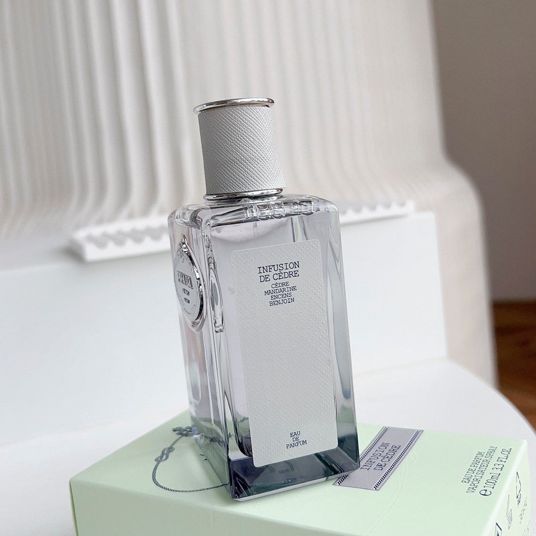 普拉达鸢尾雪松香水100ml 3