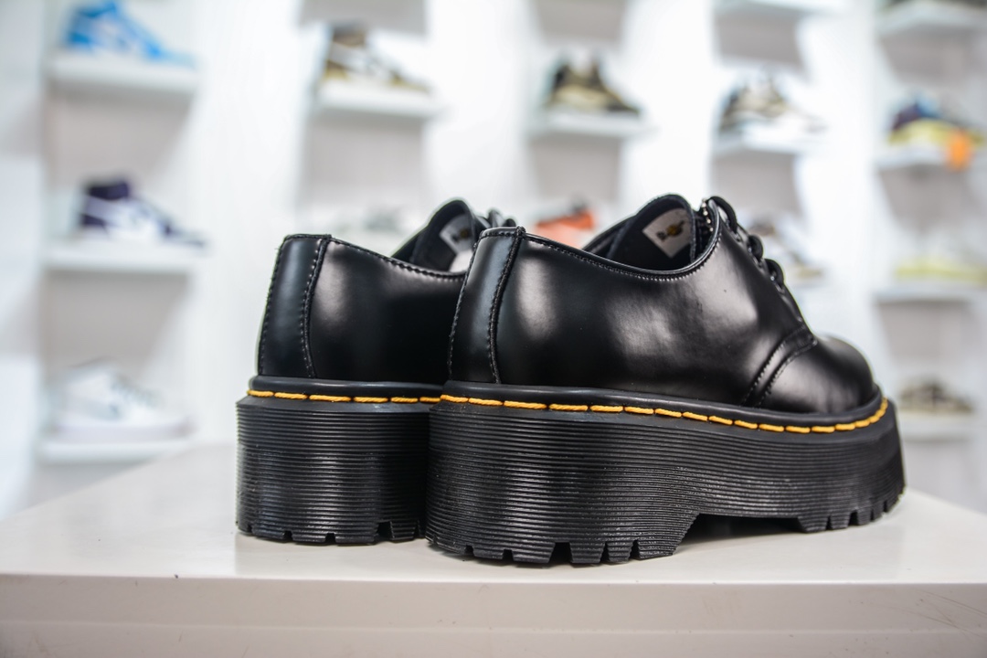 Dr.martens 1461 is made of imported rubber outsole made of motorcycle wiring materials