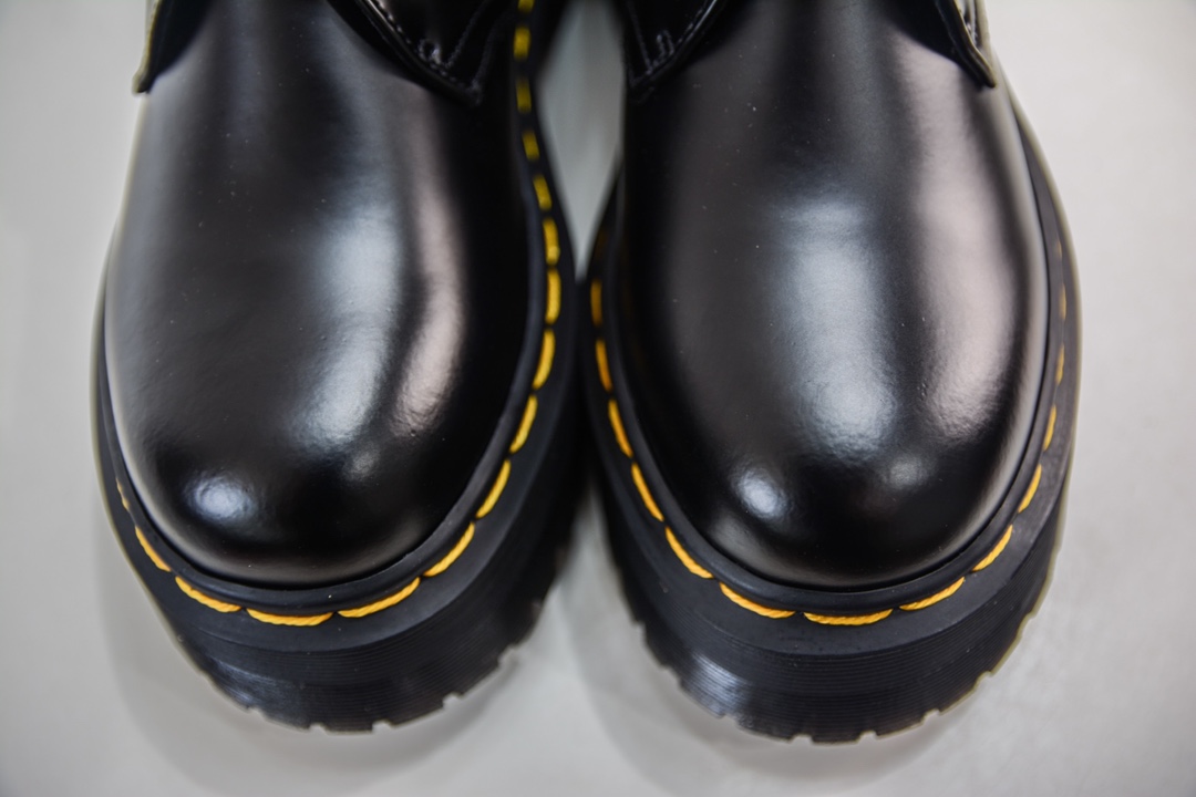 Dr.martens 1461 is made of imported rubber outsole made of motorcycle wiring materials