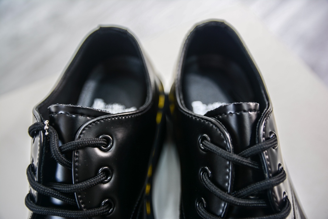 Dr.martens 1461 is made of imported rubber outsole made of motorcycle wiring materials