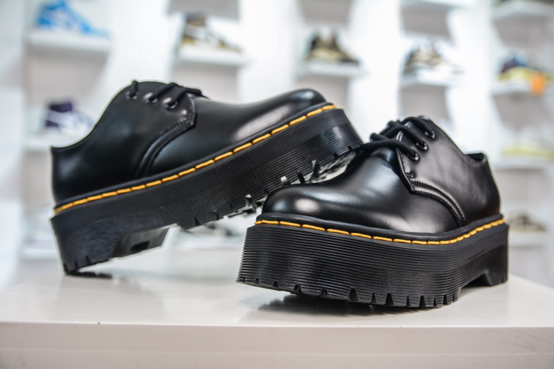 Dr.martens 1461 is made of imported rubber outsole made of motorcycle wiring materials