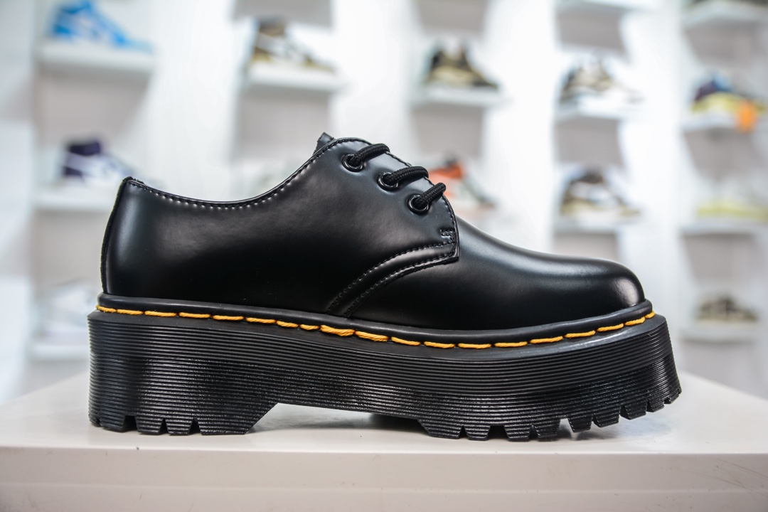 Dr.martens 1461 is made of imported rubber outsole made of motorcycle wiring materials