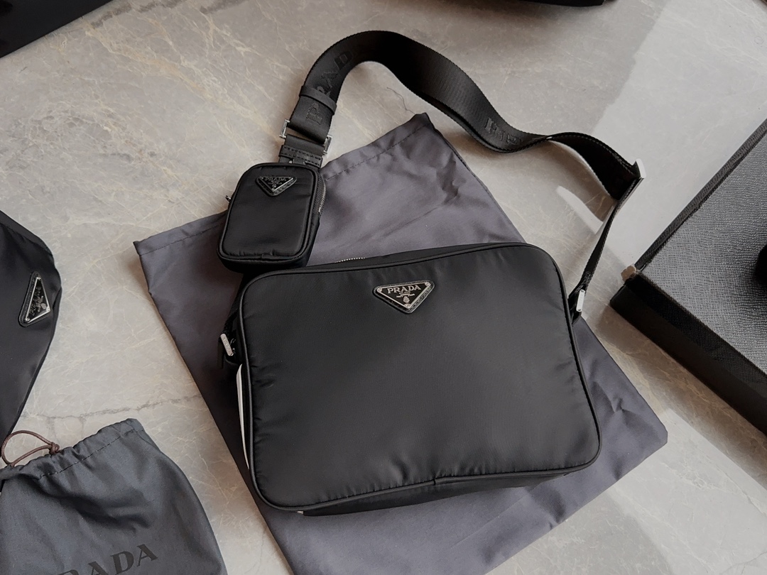 Prada Luxe
 Sacs Caméra Cuir de vache Pantalons sport