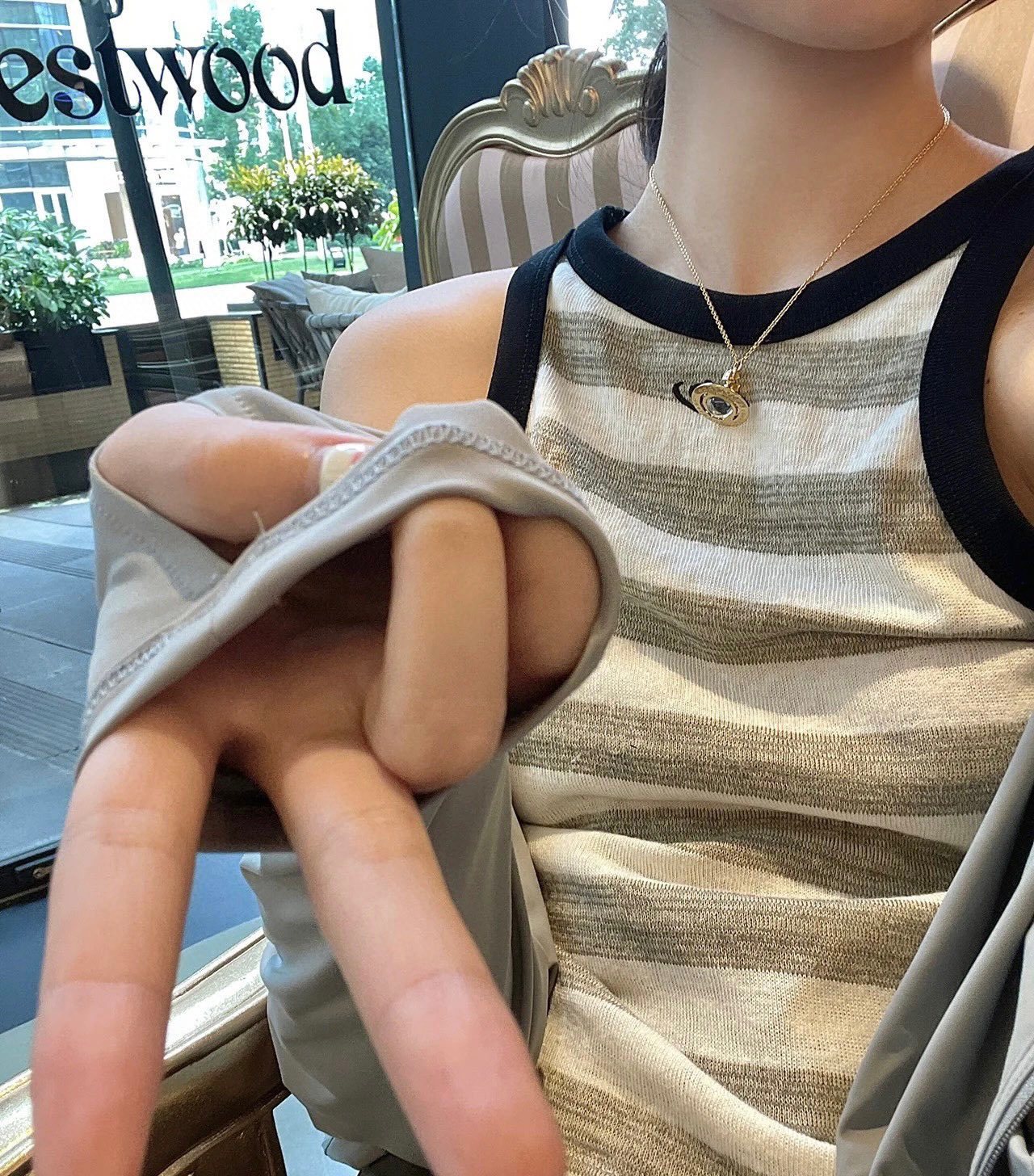 高品质 细节如图 银色带钻土星项链【VivienneWestwood】宝宝,什么是快乐星球,来,这就是