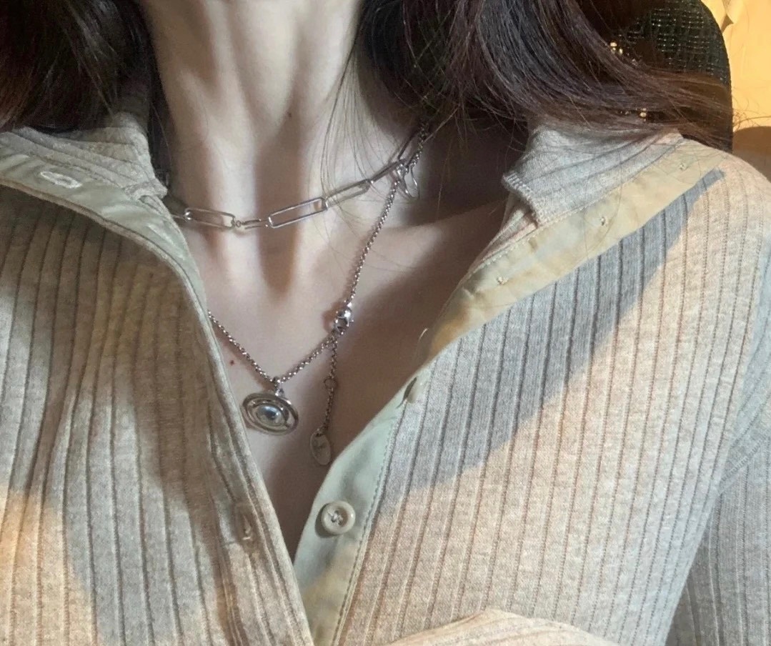 高品质 细节如图 银色带钻土星项链【VivienneWestwood】宝宝,什么是快乐星球,来,这就是
