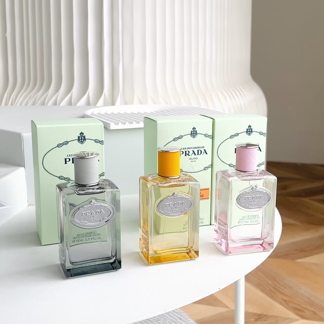Perfume tattoos on the skin - Perfume