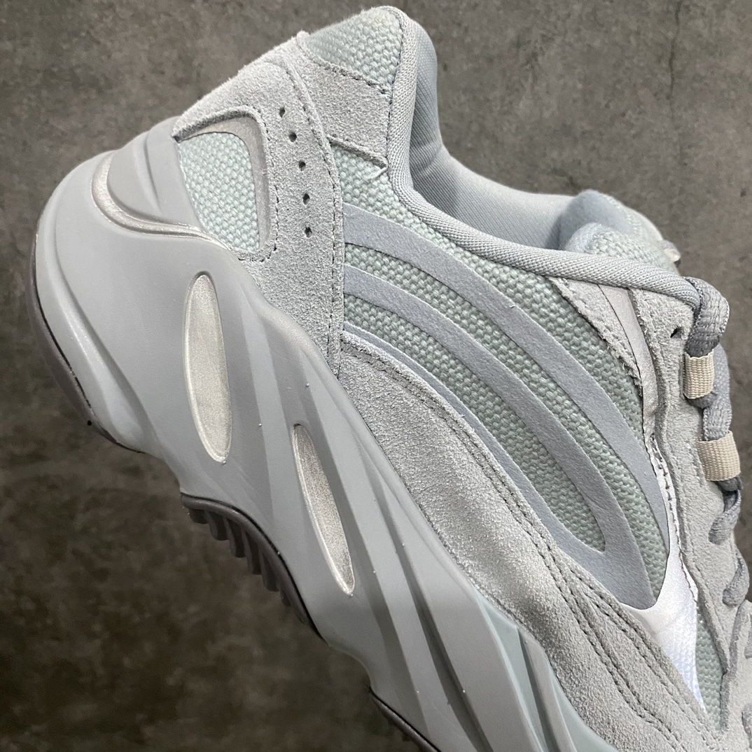 [LW version] Yeezy 700v2 Hospital Blue Hospital Blue Haze Blue FV8424