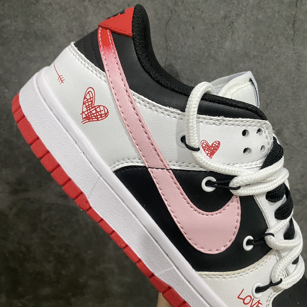 【神版】Nike SB Dunk Low”White/Black/Love”扣篮系列低帮休闲运动滑板板鞋“甜酷白黑粉红爱心绑绳”FD9762-061