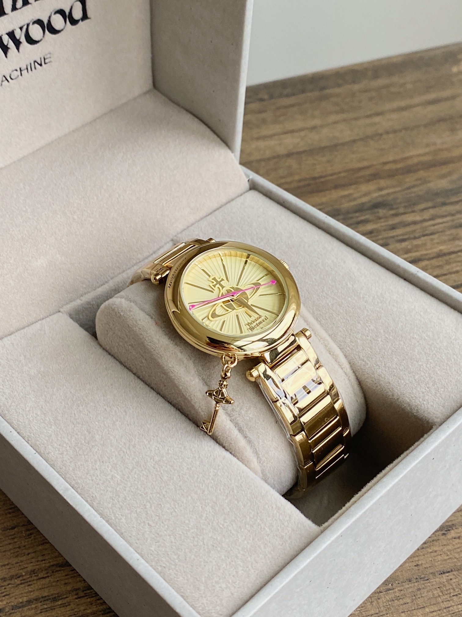 Часы Vivienne Westwood
