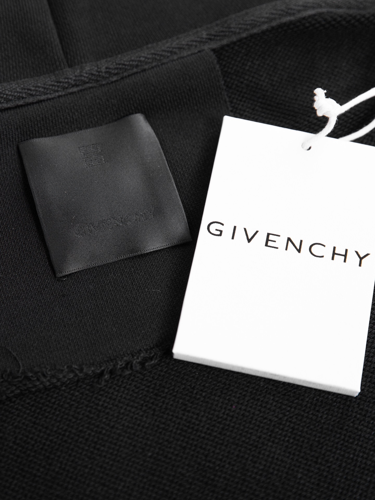 Givenchy’s CJCR#F123 Hood Coat with Nylon Bags: High-Quality Fashion Statement - 图片 6