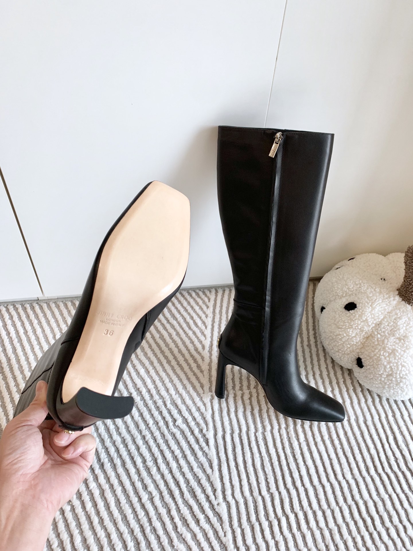 Jimmy Choo Classic Crude Boot Series: High-Quality, Stylish, and Versatile Boots - 图片 9