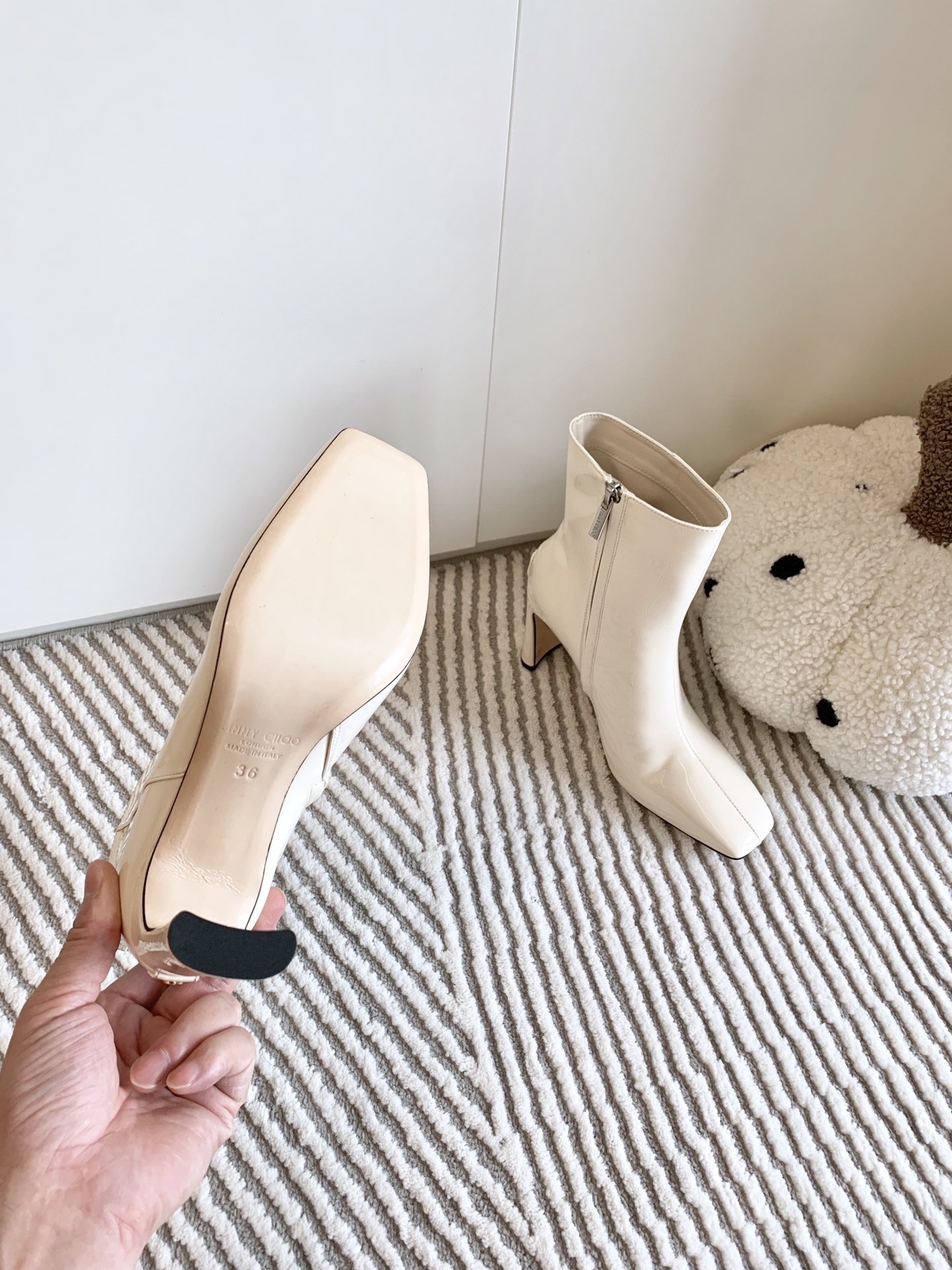 Jimmy Choo Classic Crude Boot Series: Premium Quality, Stylish Design, Limited Stock. - 图片 9