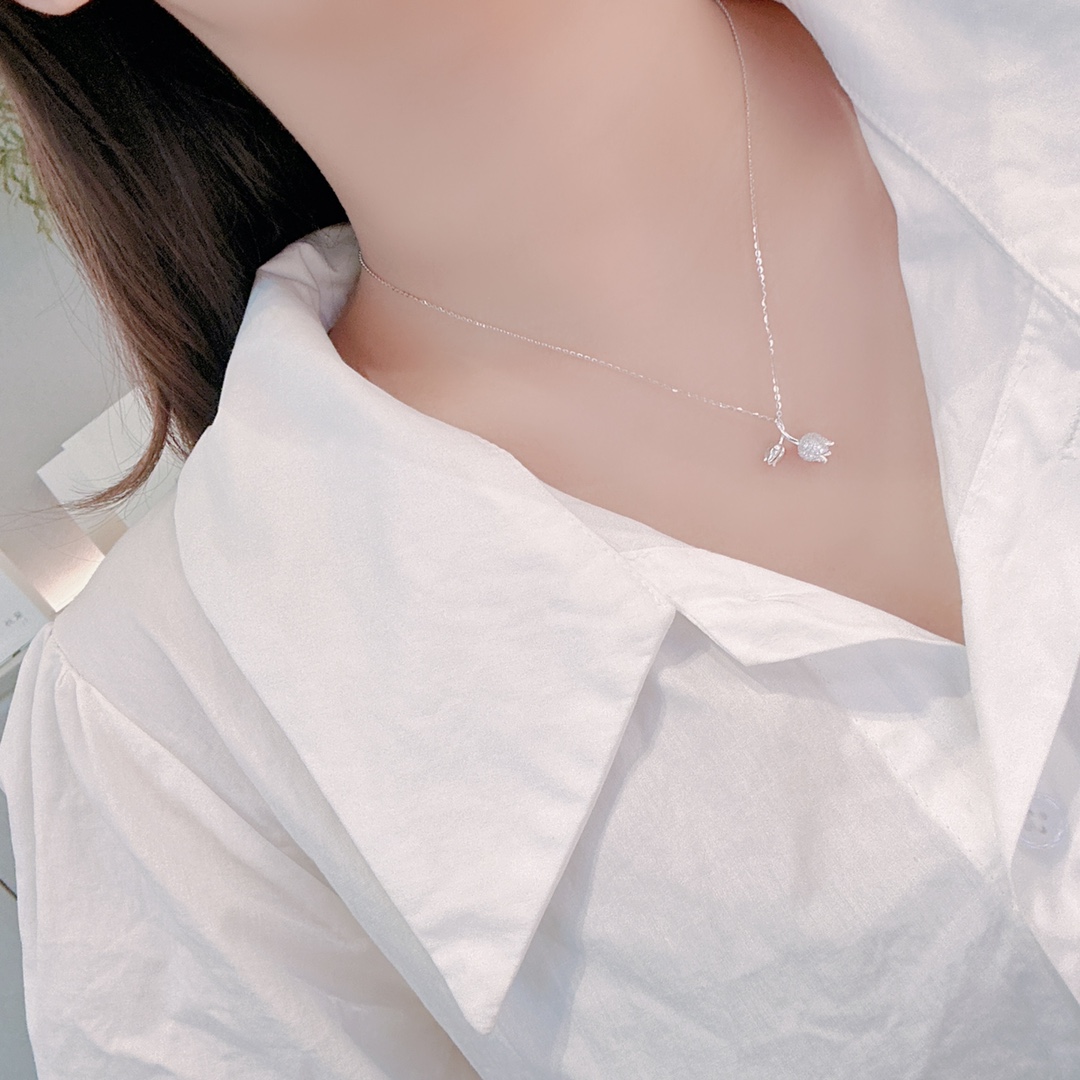 知性的ファインシルバーネックレスゴールド 親友へのプレゼント