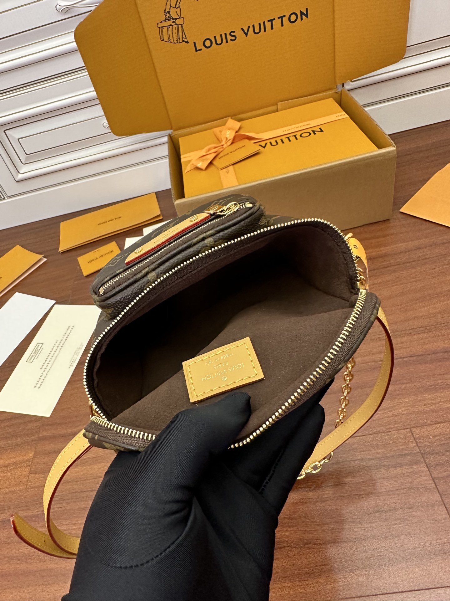 独家首发型号特正版M82335品质全面再次升级专柜同步电子芯片内码新礼盒礼品袋保护纸铜版电子标签合格证皮
