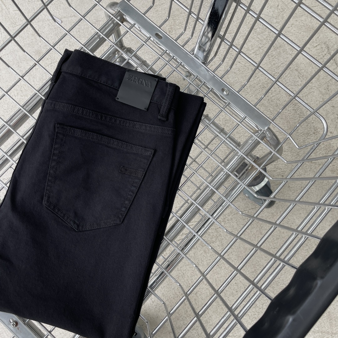 NO:454135,-Z ZEGN versatile plain color stretch jeans. Full of design details, genuine leather accessories, normal size, fabric with elasticity and comfortable wear. Size: 30-38(37), jeans, alexander wang19860909-Z ZEGN 百搭款素色带弹力牛仔裤. 满满的设计细节,真皮料饰物,正常尺码,面料带弹力穿着舒适. 尺码:30-38(37),,jeans,alexander wang,Men's clothing