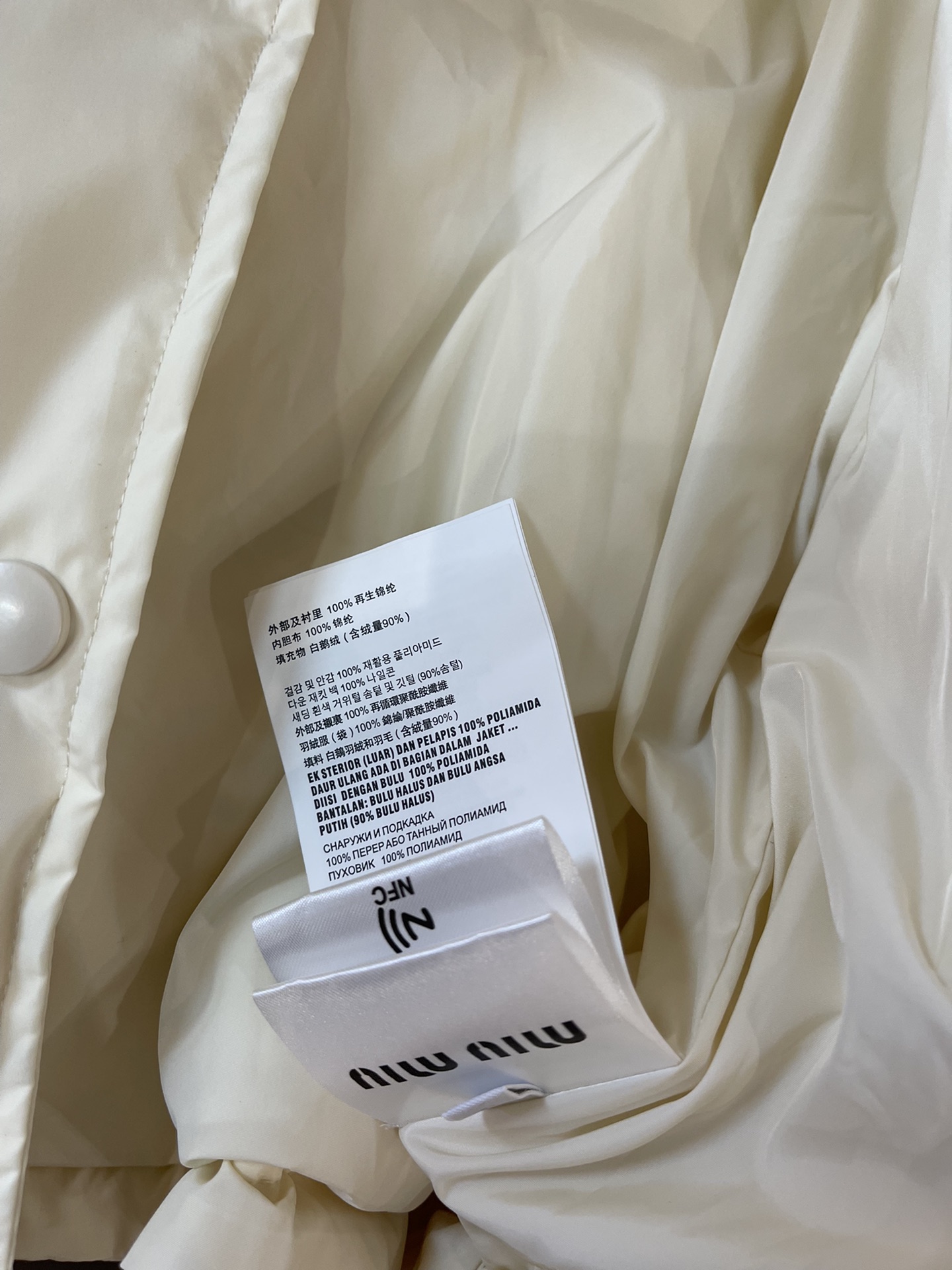 T9957#羽绒服⚠️特价‼️
miu家 字母印花 短款 90% 绒 长袖羽绒服 米白色 SML