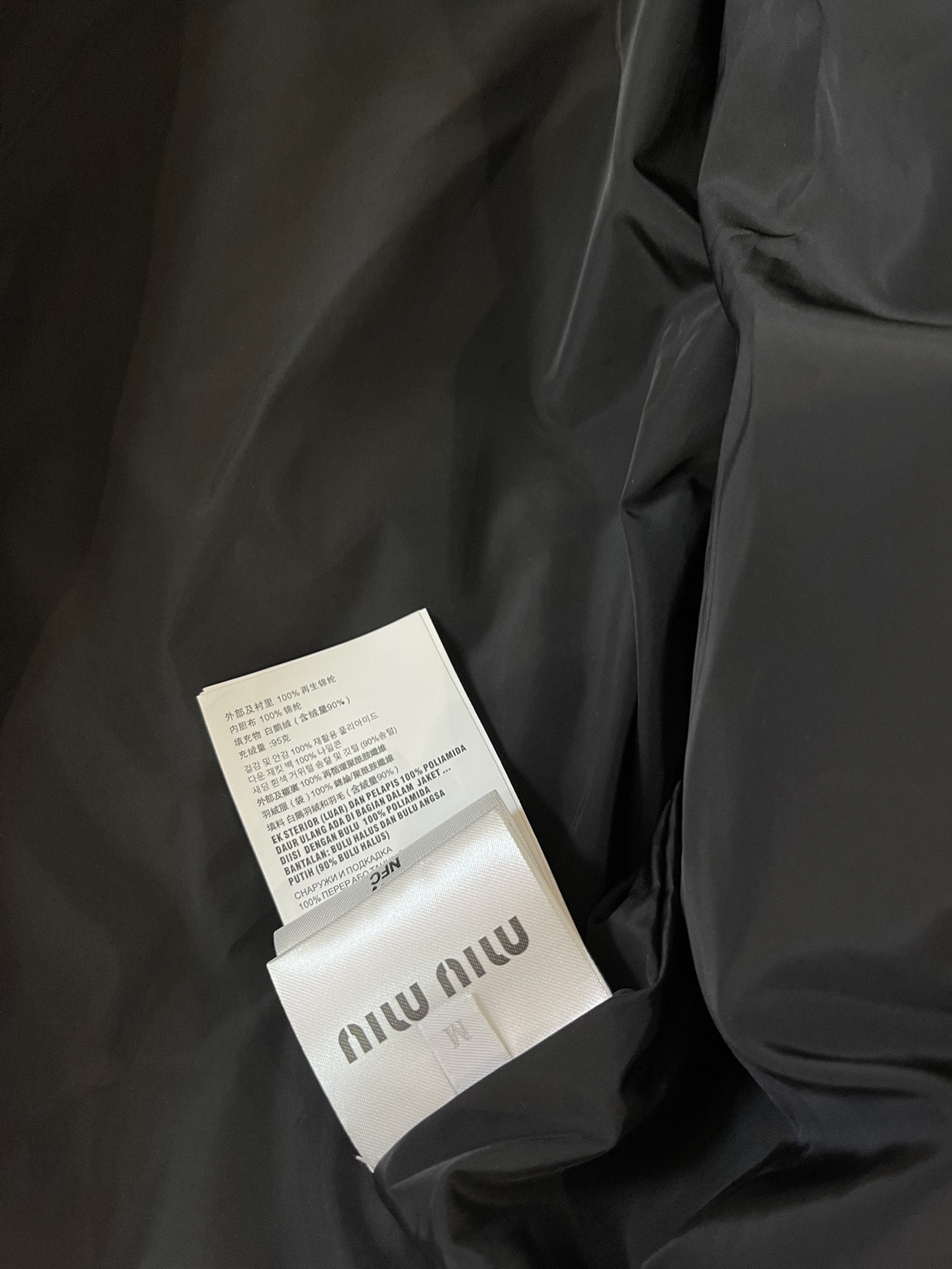 T9957#羽绒服特价‼️
miu家 字母印花 短款 90% 绒 长袖羽绒服 米白色 黑色 SML