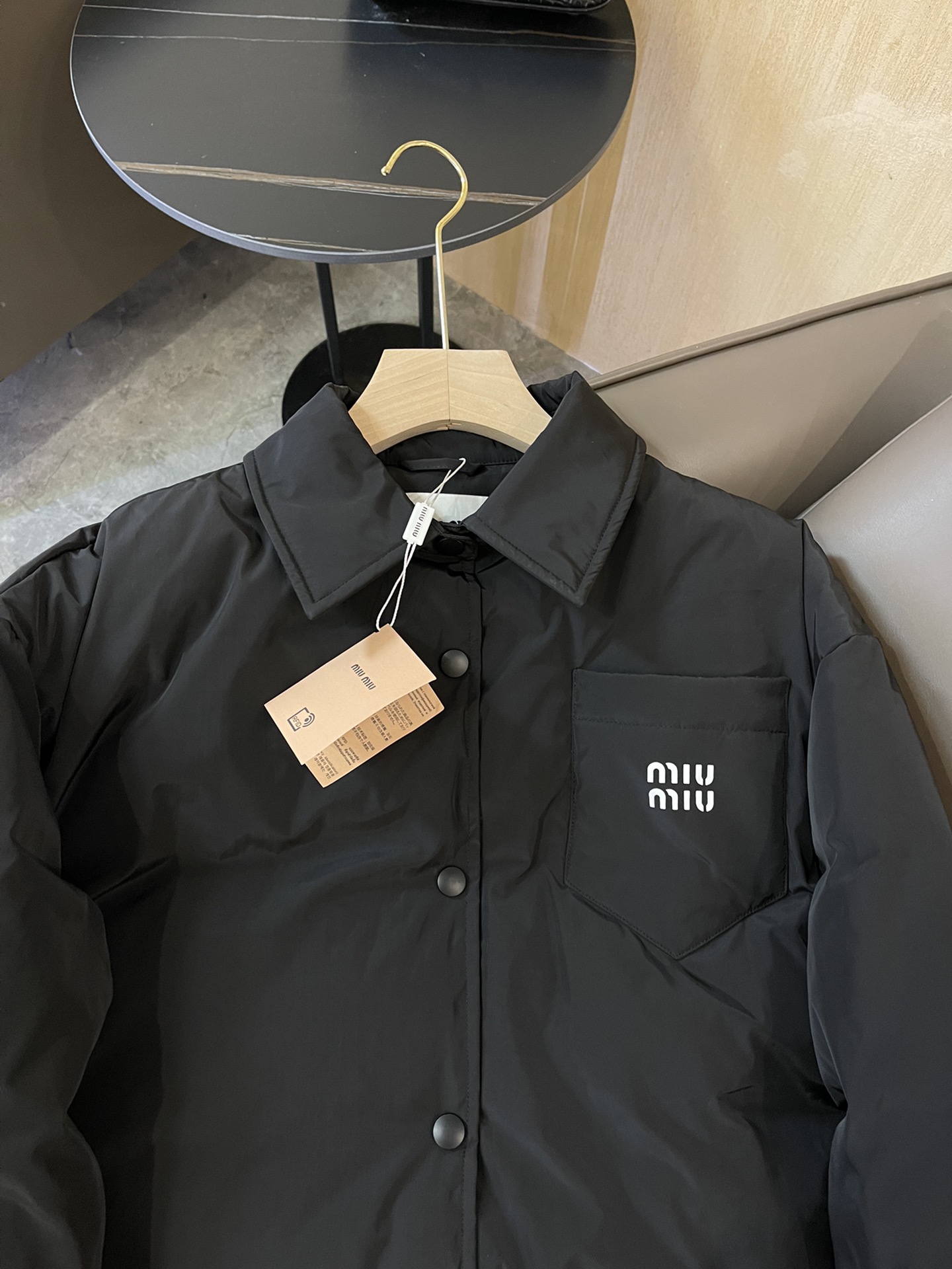 T9957#羽绒服特价‼️
miu家 字母印花 短款 90% 绒 长袖羽绒服 米白色 黑色 SML