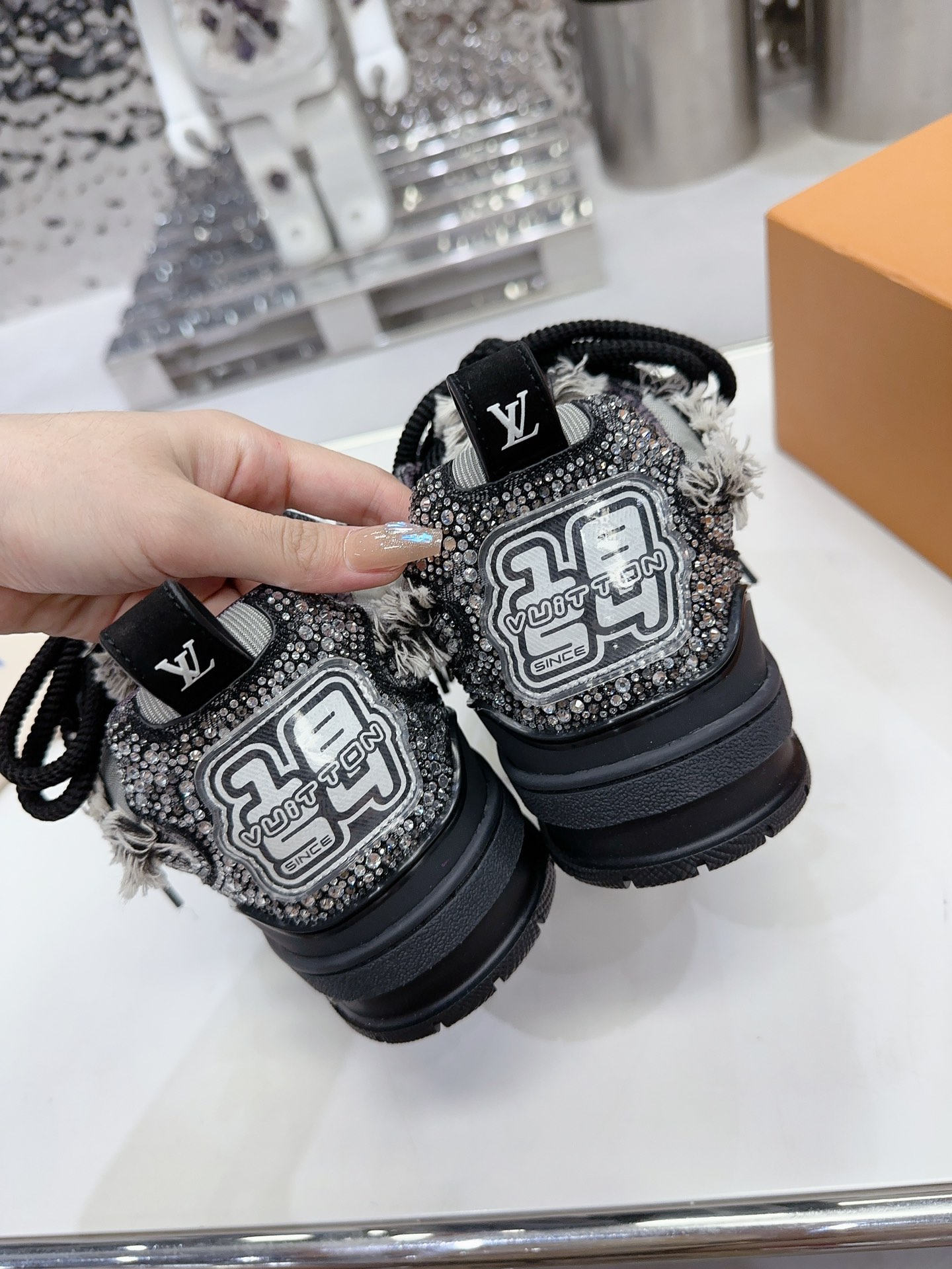 ：【】 𝙇𝙑 𝟐𝟎𝟐𝟑/𝐒𝐒 𝐧𝐞𝐰 Louis Vuitton Walking Skateboarding Shoes Popping up, las LOUIS VUITTO