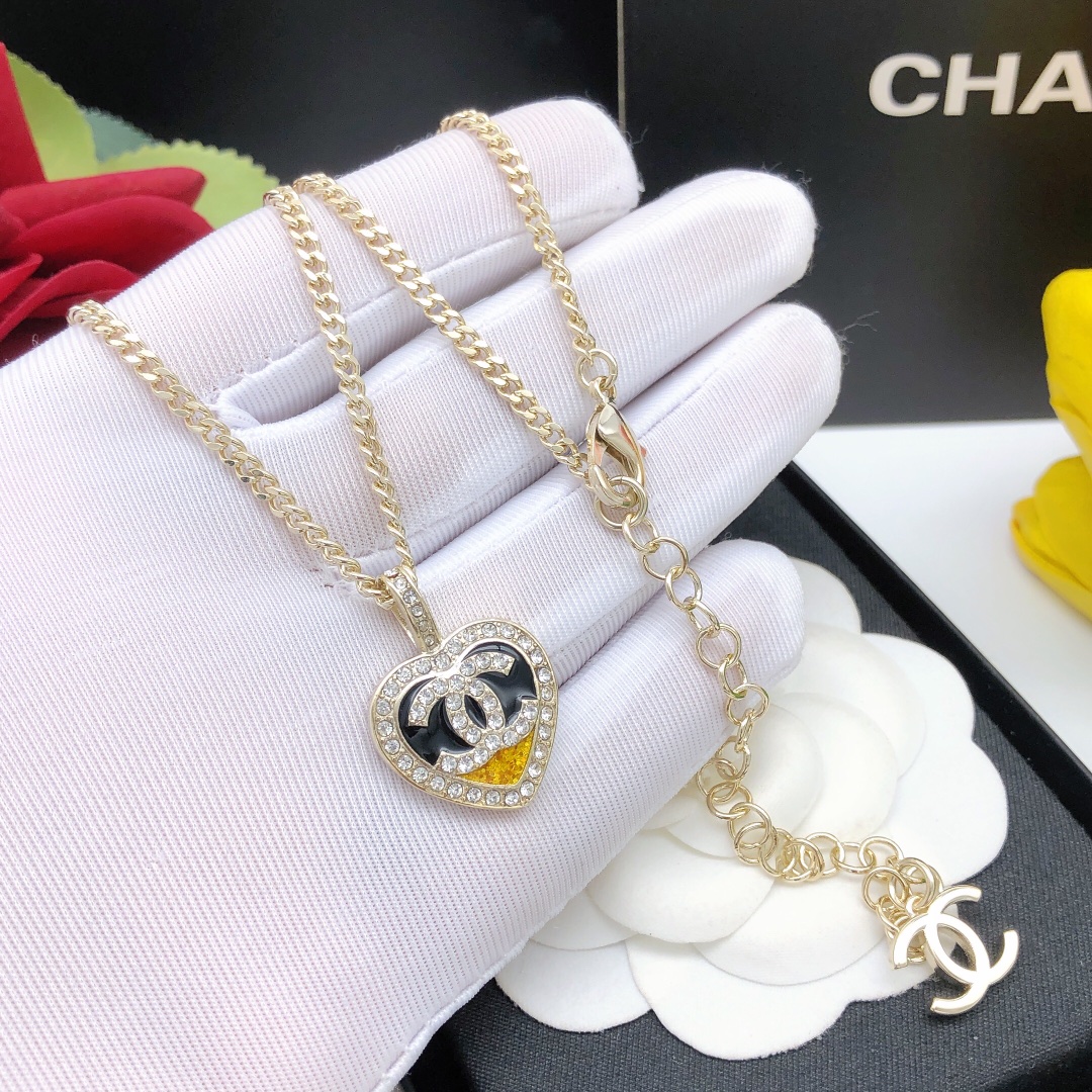 编号XXL0235
 【ch*nel最新款🆕🆕爱心项链滴油黑色彩色】一致专柜🆕黄铜材质