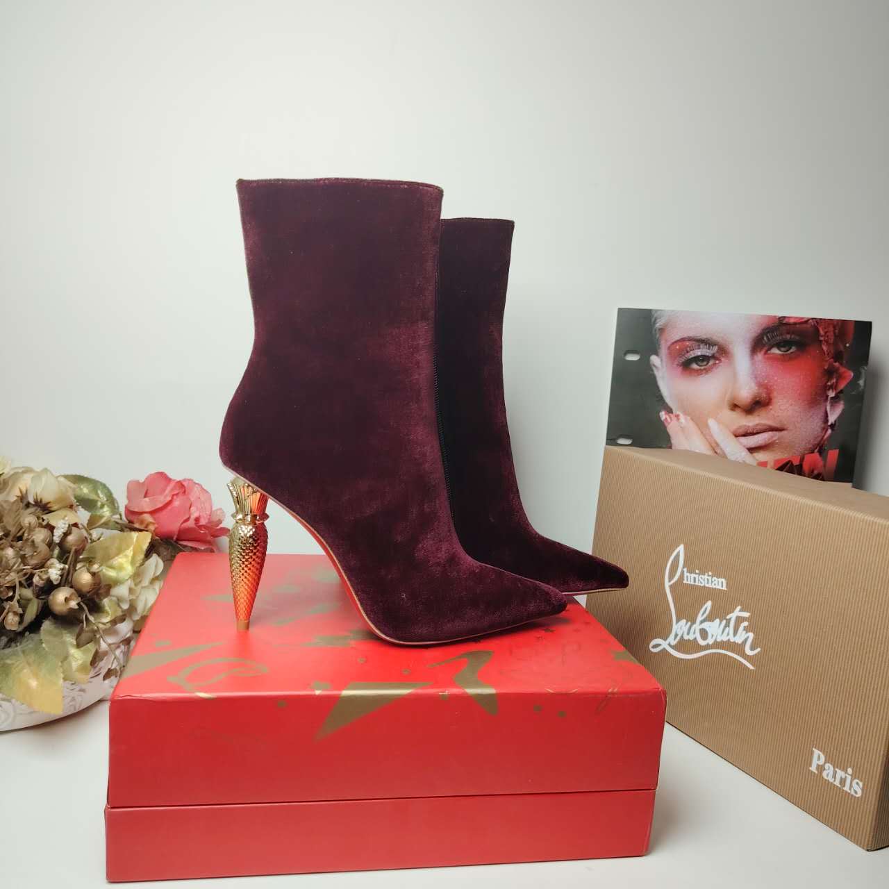 Glamorous Golden Heel: Egyptian-Inspired Velvet Boots in Black and Wine Red - 图片 6