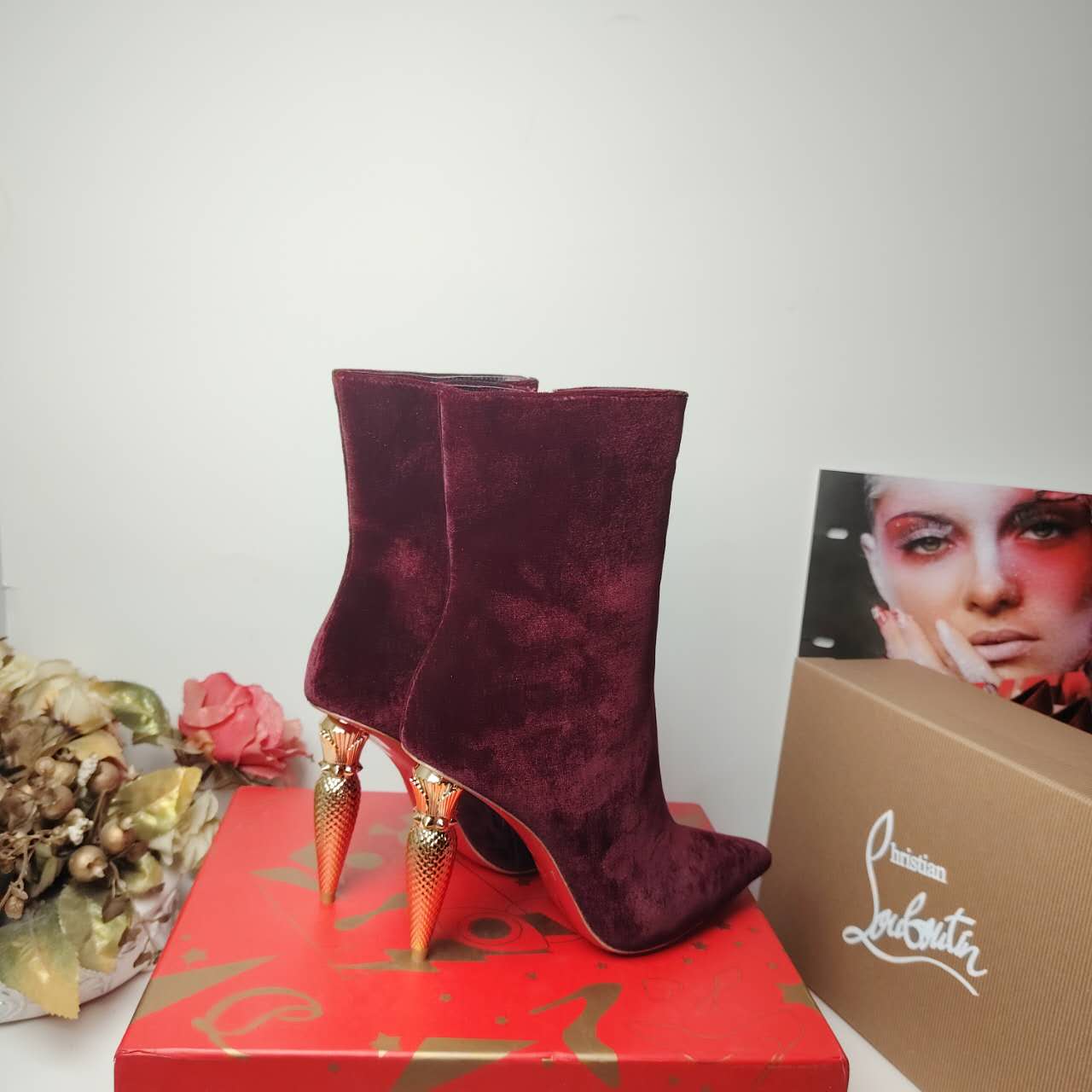 Glamorous Golden Heel: Egyptian-Inspired Velvet Boots in Black and Wine Red - 图片 7