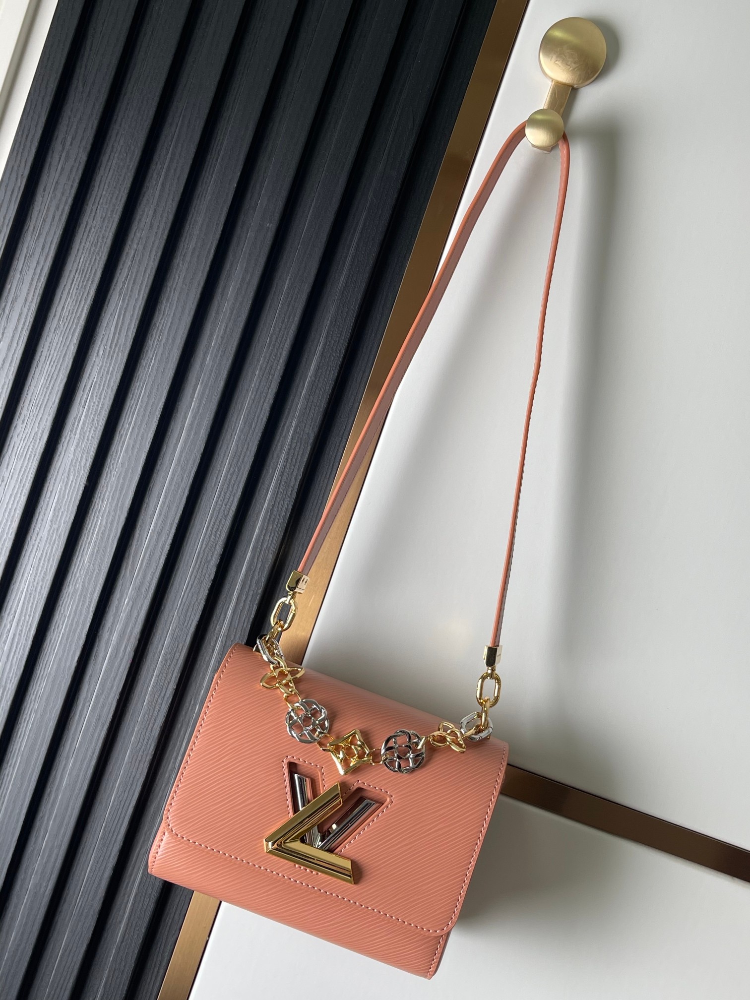 M22768 Peach Pink M23074 Water Ripple Twist Series TWIST Bolso pequeño