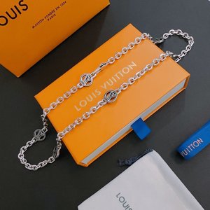 Louis Vuitton AAAAA+ Jewelry Necklaces & Pendants Unisex Vintage Chains