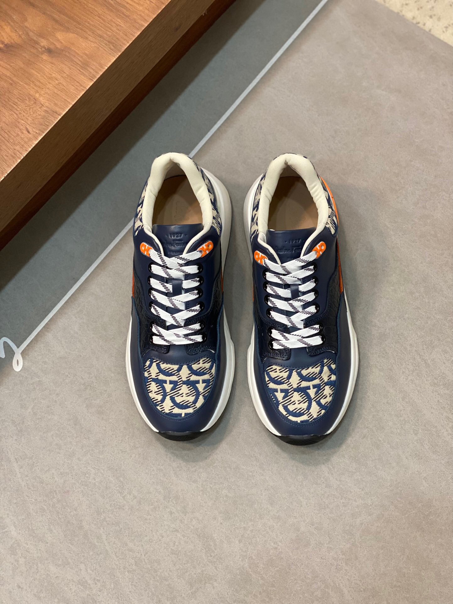 NO:216504,Brand Ferragamo Color original color matching Number 38-44 Standard code Price Material Ferragamo New product launch top version Original single quality regular shoe factory fashion trendy upper cowhide making luxury cowhide foot pad original Ferragamo outsole high-end quality worth owning, Ferragamo casual shoes, ferragamo, ferragamo, cowhide19860909品牌Ferragamo 颜色原版配色 码数38-44 标准码 价格 材质菲拉格慕新品上市顶级版本 原单品质正规鞋厂出品时尚潮流范鞋面牛皮制作奢华牛皮垫脚原版菲拉格慕大底高端品质值得拥有,菲拉格慕 休闲鞋,ferragamo,ferragamo,cowhide,Men's shoes