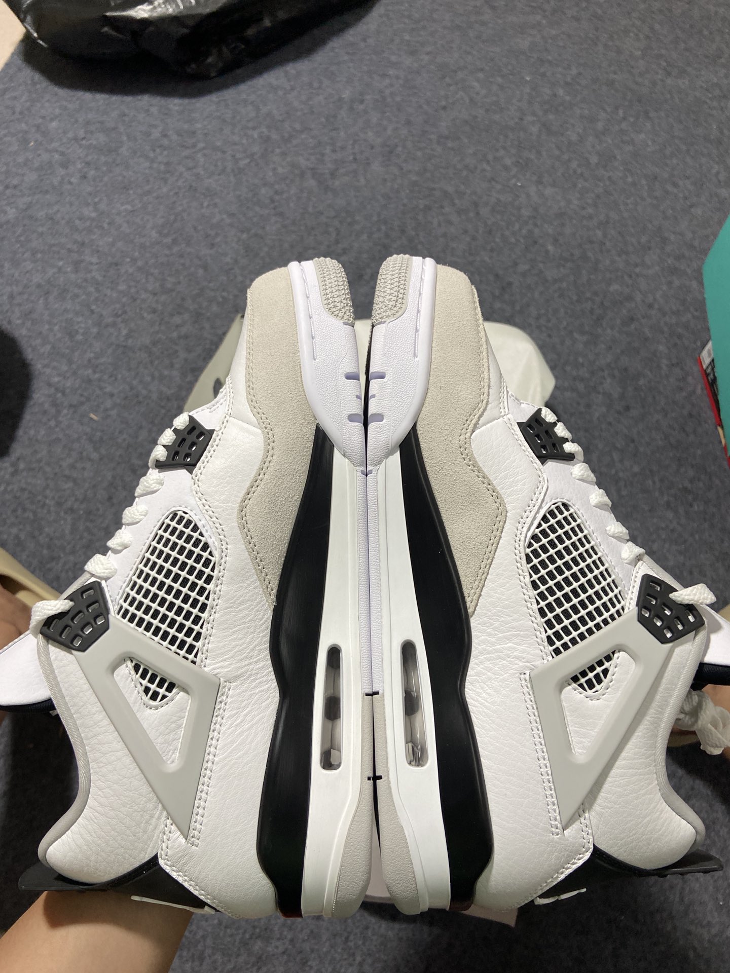 AJ4灰白黑尺码40-47.5总裁R