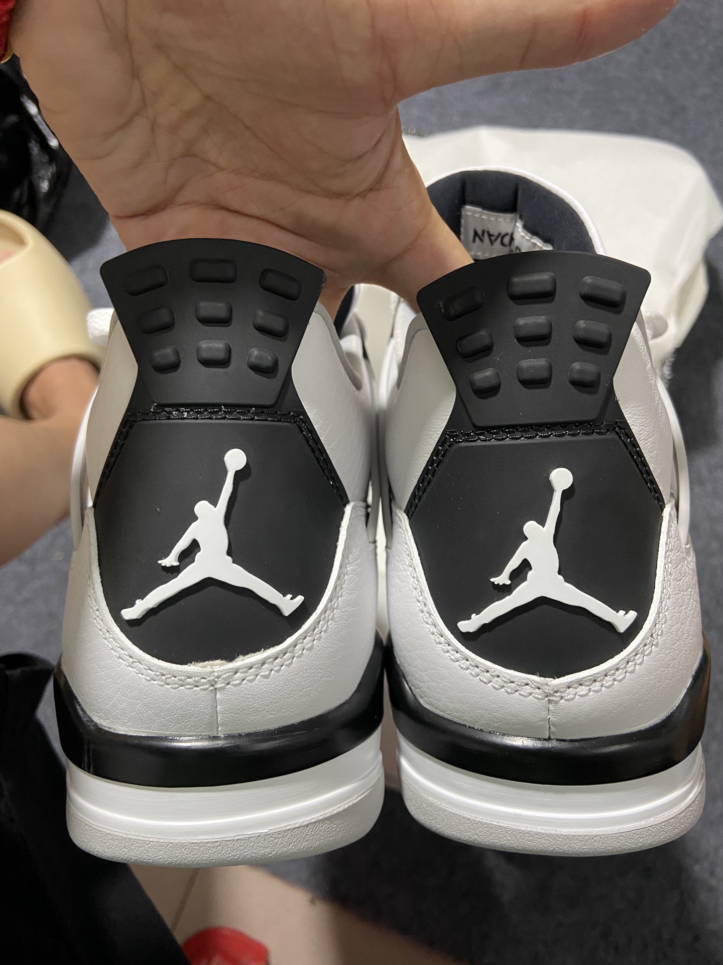 AJ4灰白黑尺码40-47.5总裁R