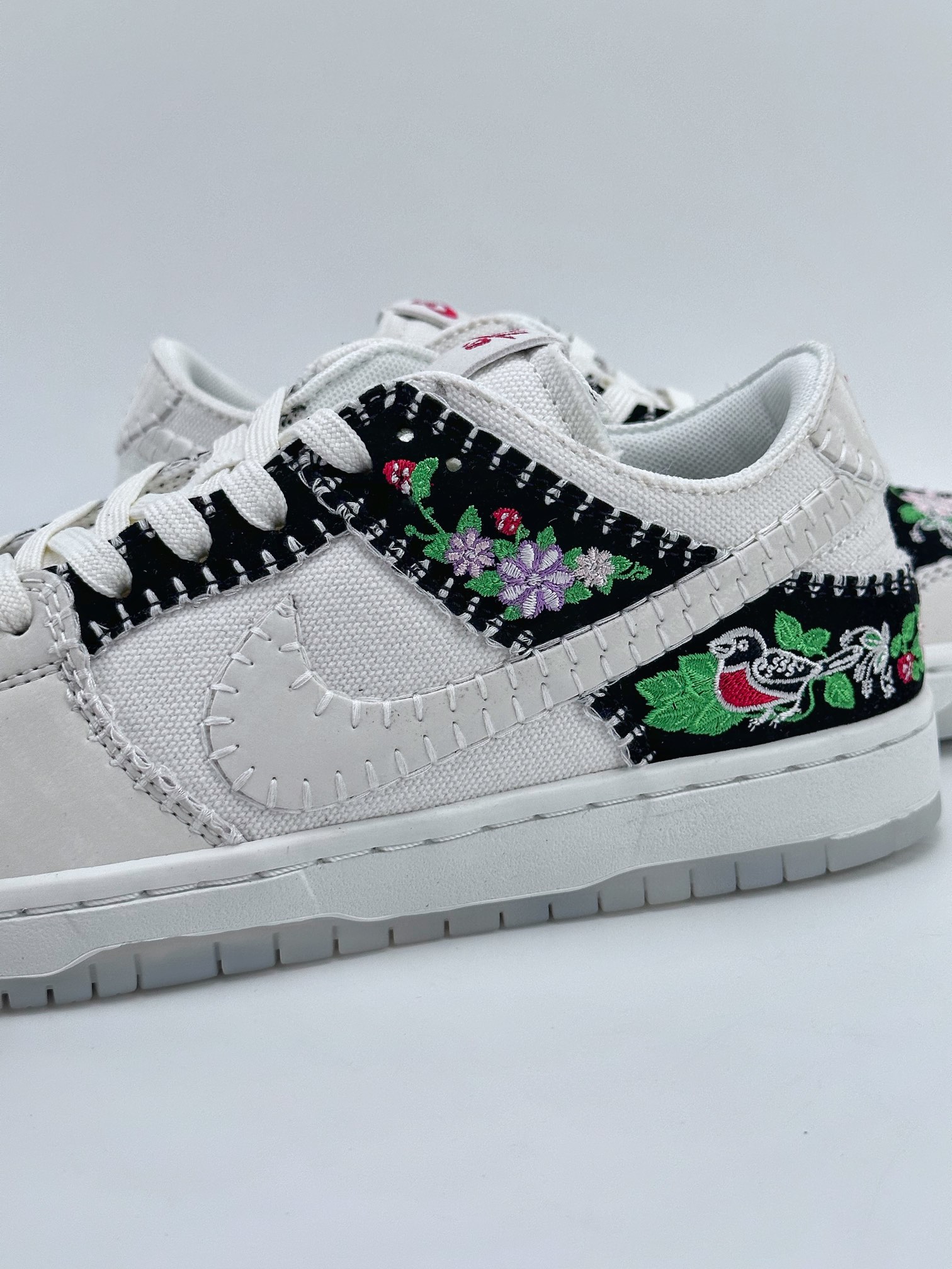 Nike SB Dunk Low Decon N7 Magpie Floral Embroidery Print FD6951-300