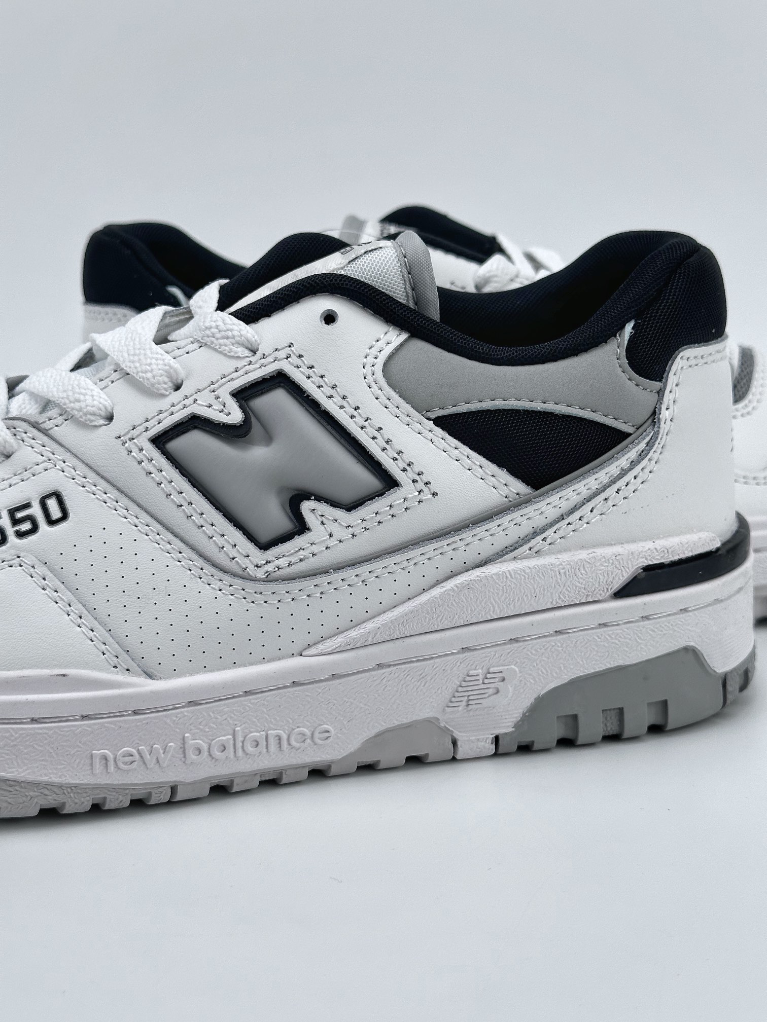 New Balance BB550 Retro Running Shoes Series Retro Casual Sports Jogging Shoes BB550NC