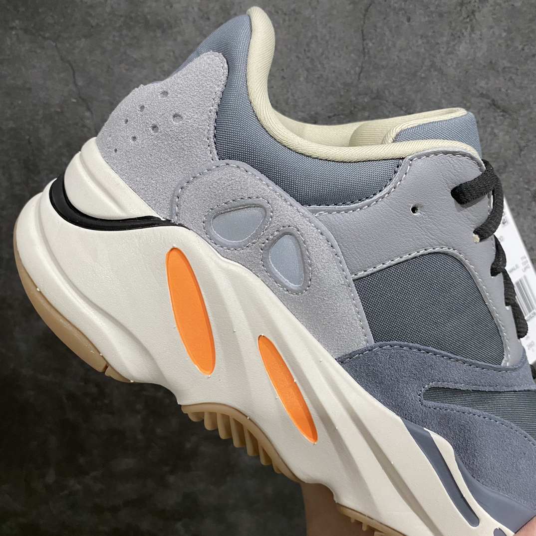 [LW version] Yeezy 700 Magnet Cement Gray FV9922