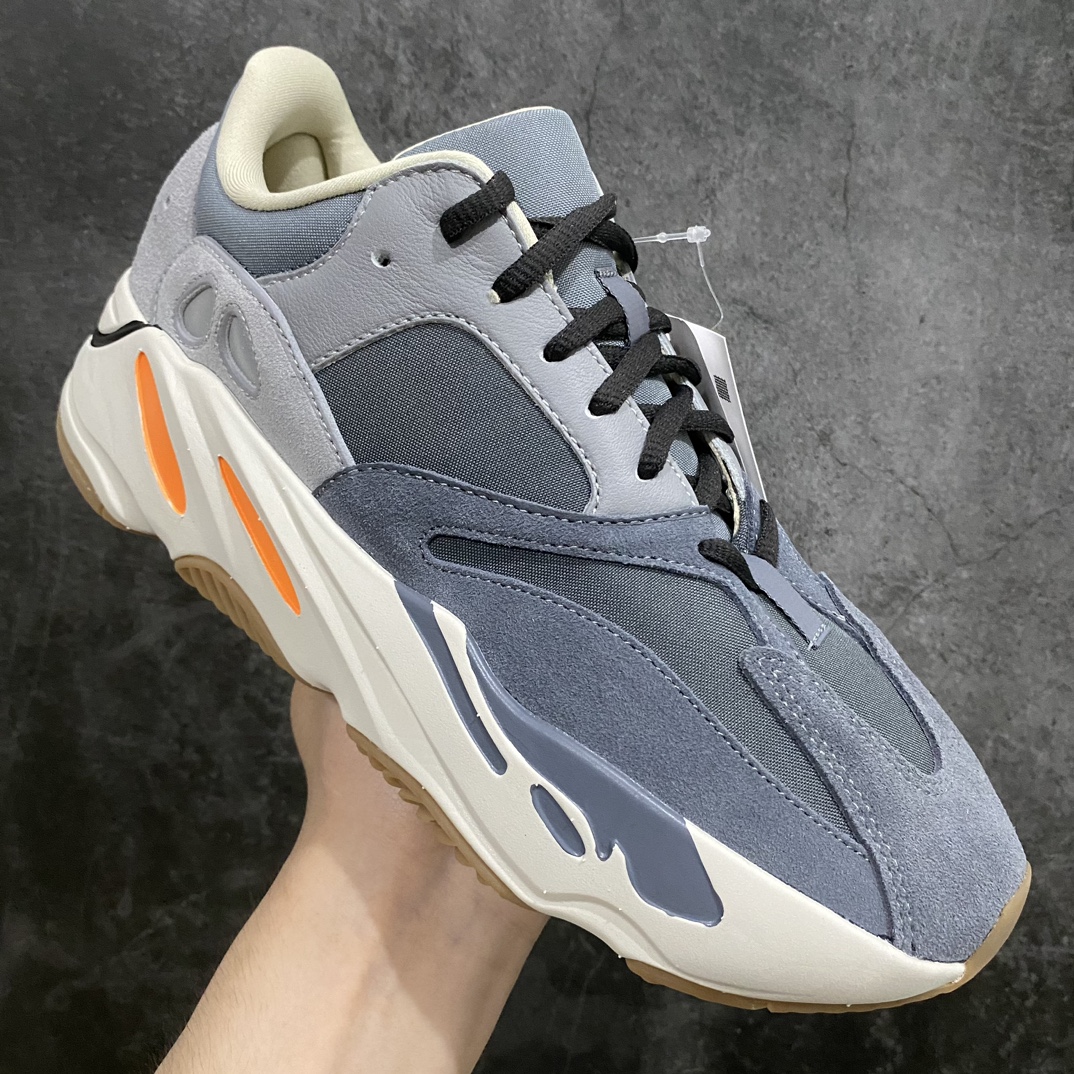 [LW version] Yeezy 700 Magnet Cement Gray FV9922