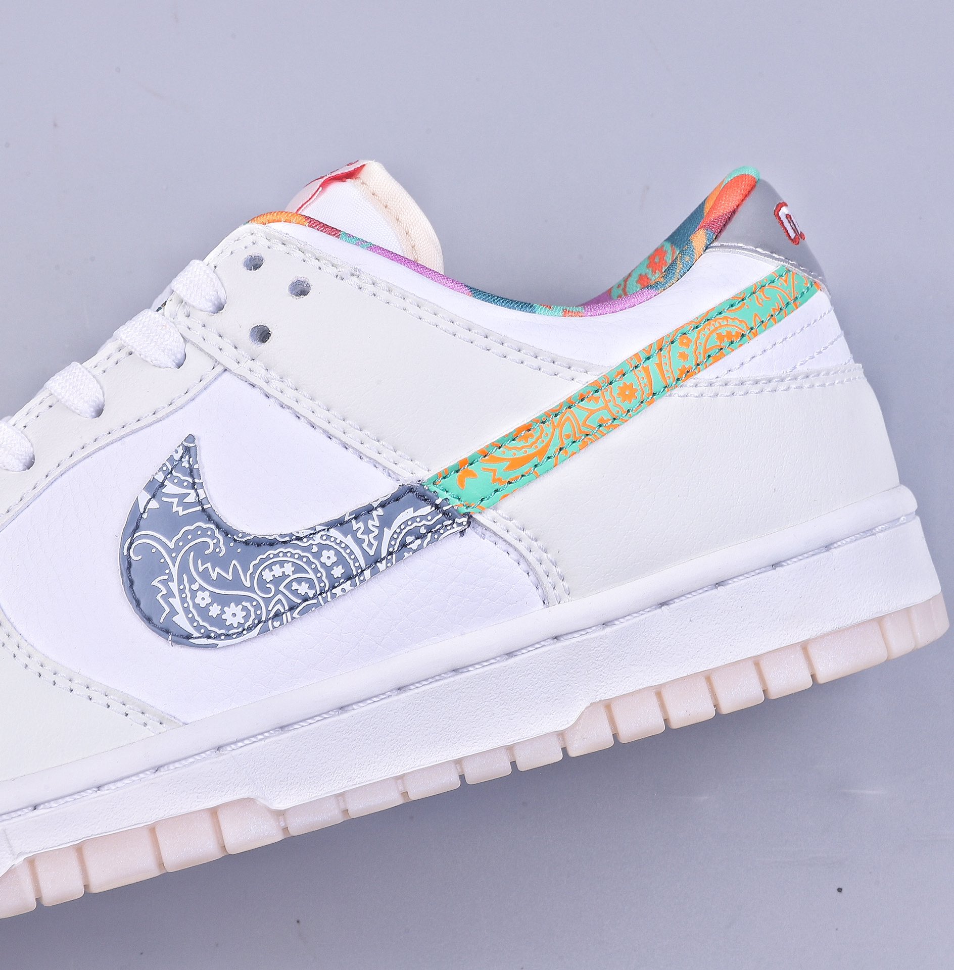 C NK DUNK SB Low Decon 白色七彩 FN8913-141