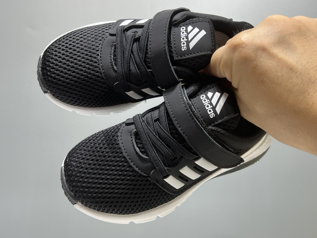 开春福利 A家新款网面魔术贴松紧带儿童运动鞋 尺码：26-37码 经典Adidas款式❤️ 网面拼接，透气又舒适☁️ 耐磨防滑大底，脚感超赞👍🏻-选品中心