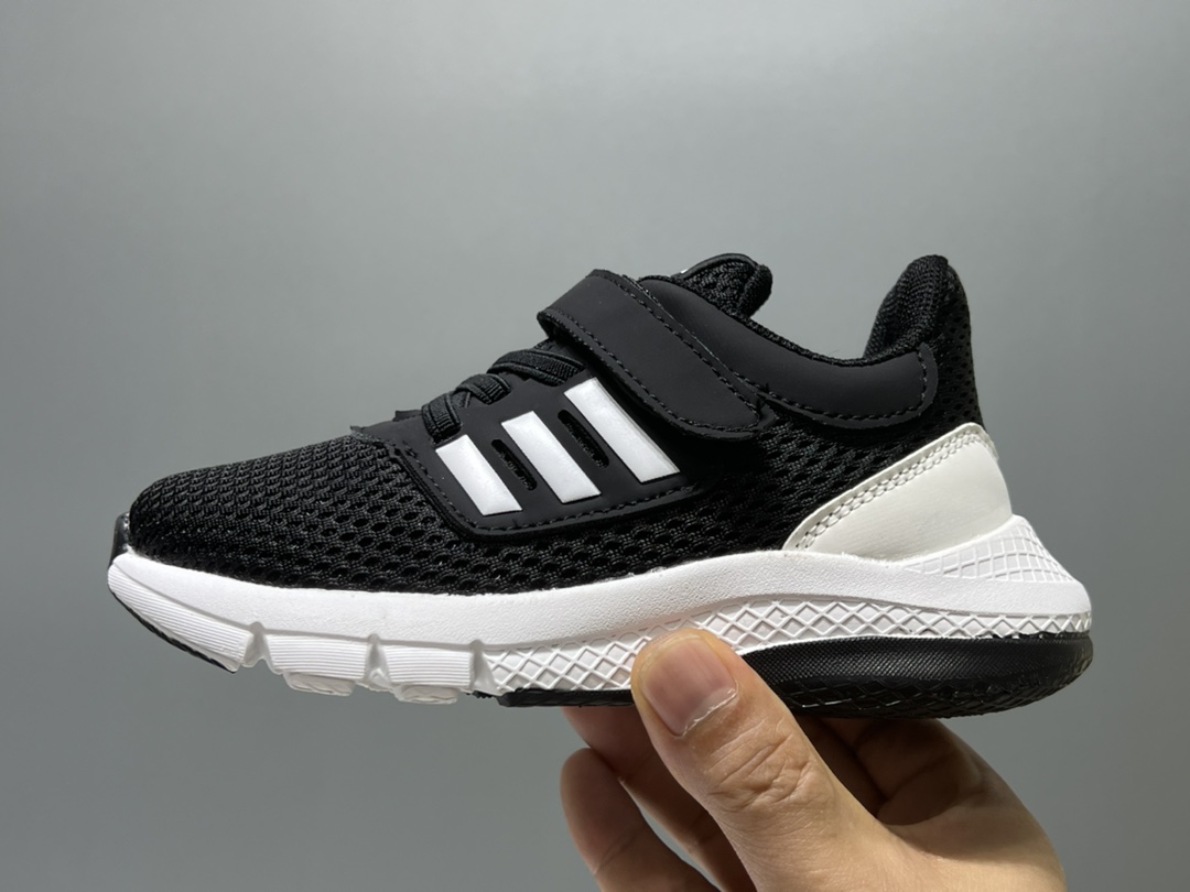 图片[4]-开春福利 A家新款网面魔术贴松紧带儿童运动鞋 尺码：26-37码 经典Adidas款式❤️ 网面拼接，透气又舒适☁️ 耐磨防滑大底，脚感超赞👍🏻-选品中心