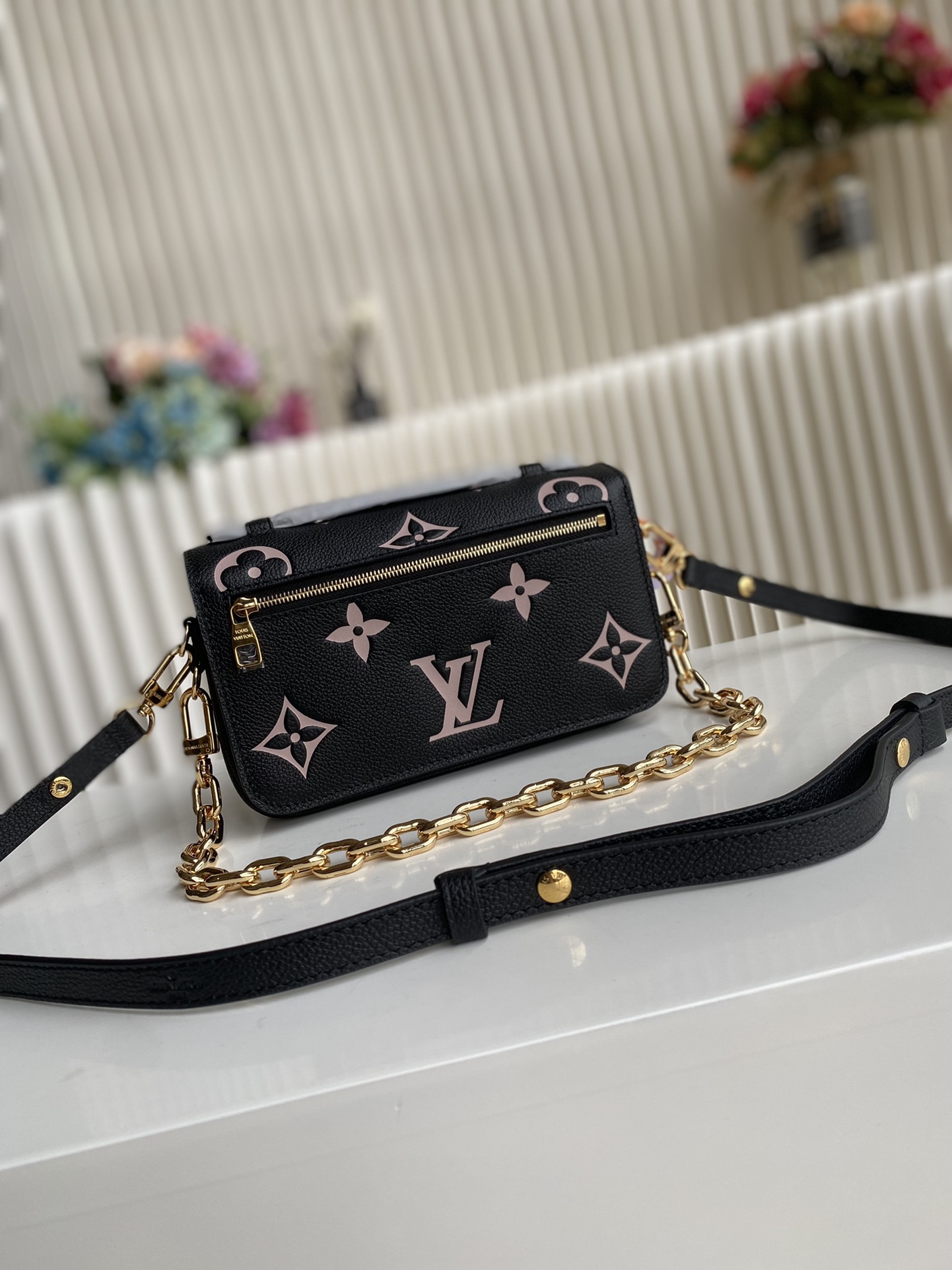 Balenciaga Classic Luxury Handbag Shoulder Crossbody Bag Ref.66821E69 3