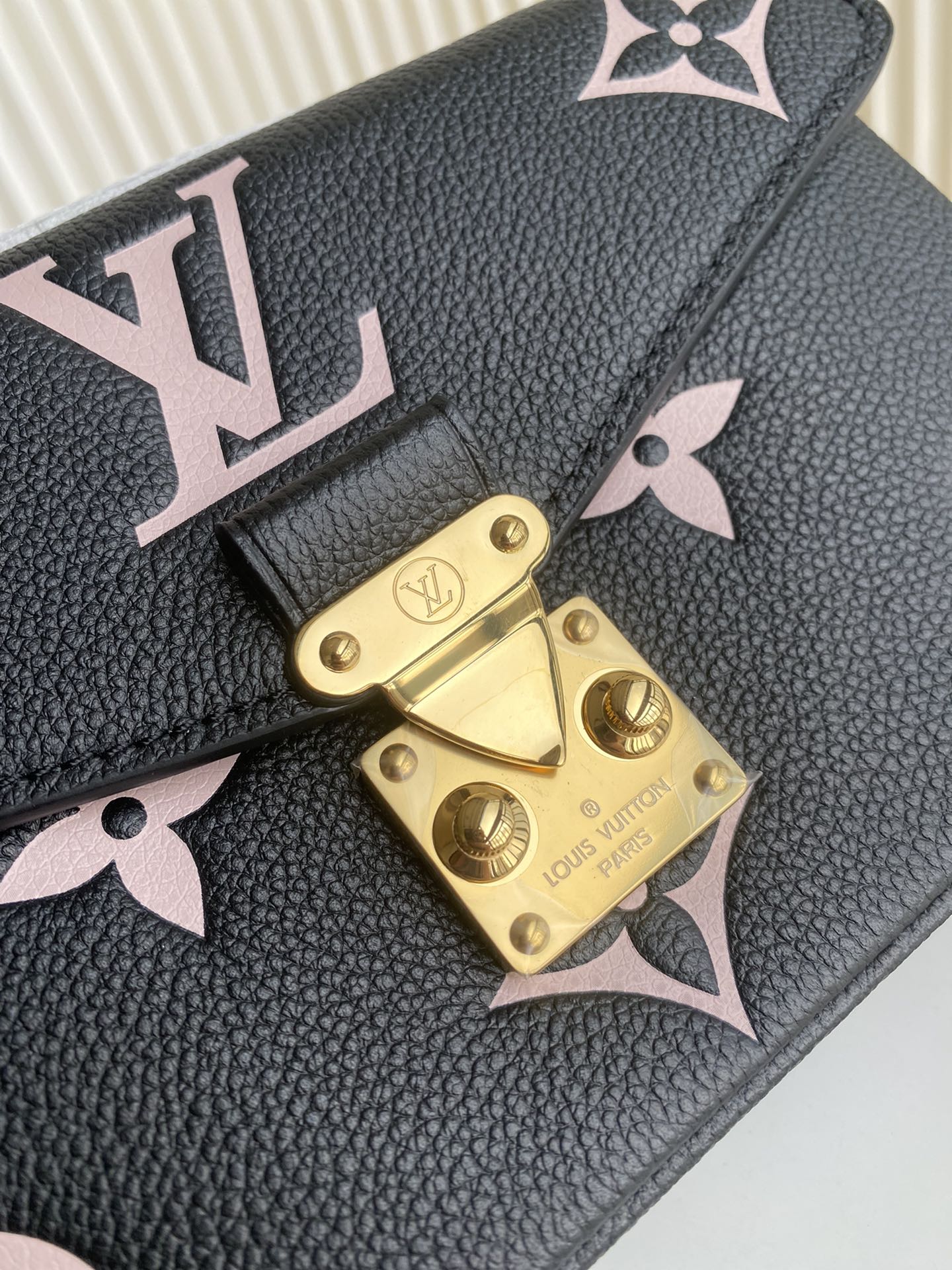 Balenciaga Classic Luxury Handbag Shoulder Crossbody Bag Ref.66821E69 5