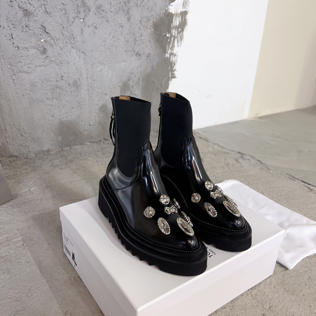 New 2023 Toga Pulla Chelsea Insignia Shoes with Beaded Cattle Skin - 图片 2