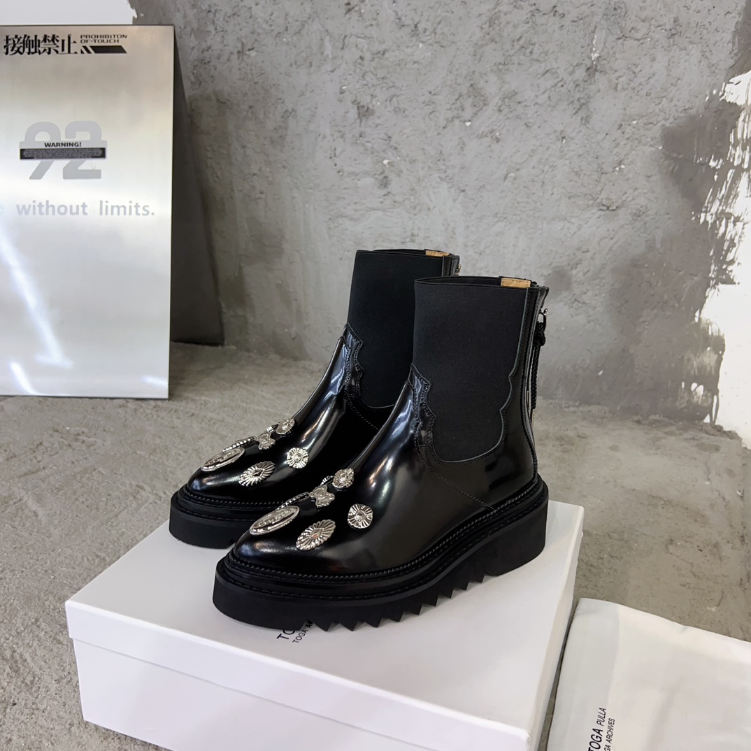 New 2023 Toga Pulla Chelsea Insignia Shoes with Beaded Cattle Skin - 图片 3